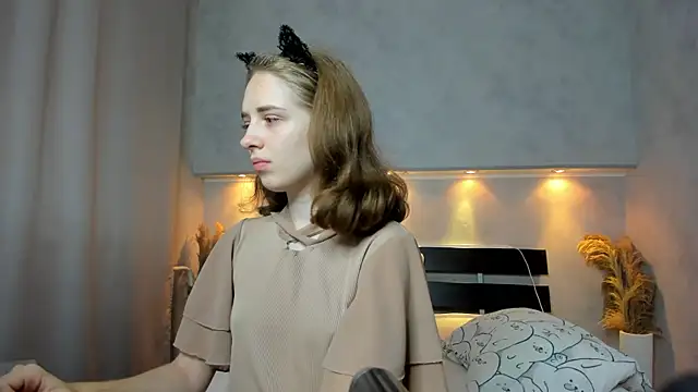 Camilla Kelly online show from September 18, 2025, 12:12 am