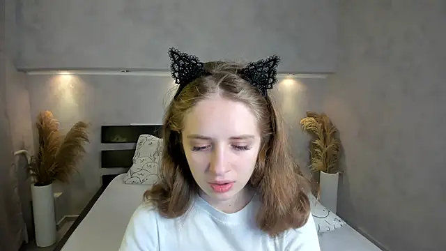 Camilla Kelly online show from October 9, 2025, 1:14 am