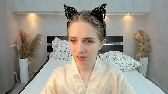 Camilla Kelly online show from October 20, 2025, 1:06 am