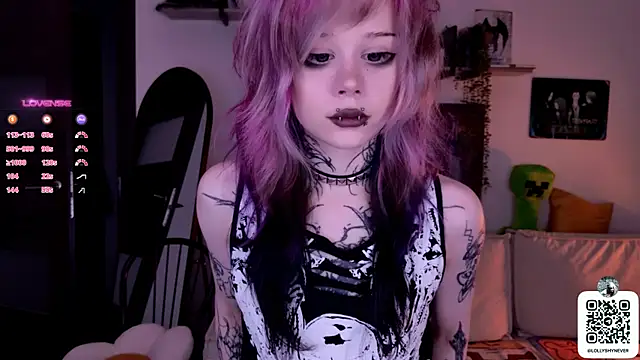 Snapshot of Lollyshy chatting on October 5, 2025, 10:35 am Lollyshy online show from October 5, 2025, 10:35 am