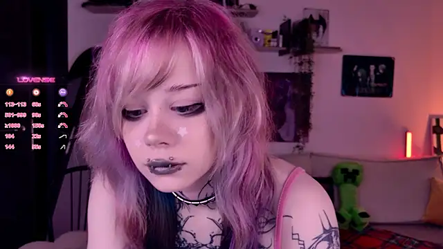 Snapshot of Lollyshy chatting on November 4, 2025, 10:47 am Lollyshy online show from November 4, 2025, 10:47 am