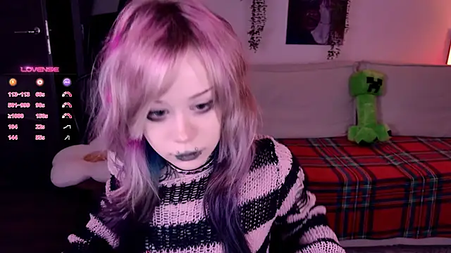 Snapshot of Lollyshy chatting on November 16, 2025, 10:32 am Lollyshy online show from November 16, 2025, 10:32 am