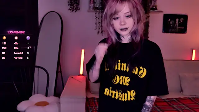 Snapshot of Lollyshy chatting on November 18, 2025, 10:31 am Lollyshy online show from November 18, 2025, 10:31 am