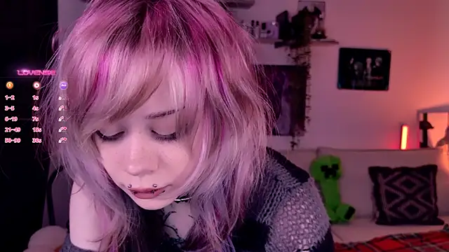 Snapshot of Lollyshy chatting on November 19, 2025, 9:42 am Lollyshy online show from November 19, 2025, 9:42 am