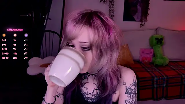 Snapshot of Lollyshy chatting on November 25, 2025, 10:15 am Lollyshy online show from November 25, 2025, 10:15 am