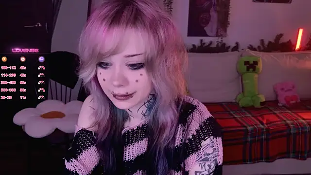 Snapshot of Lollyshy chatting on December 3, 2025, 10:02 am Lollyshy online show from December 3, 2025, 10:02 am