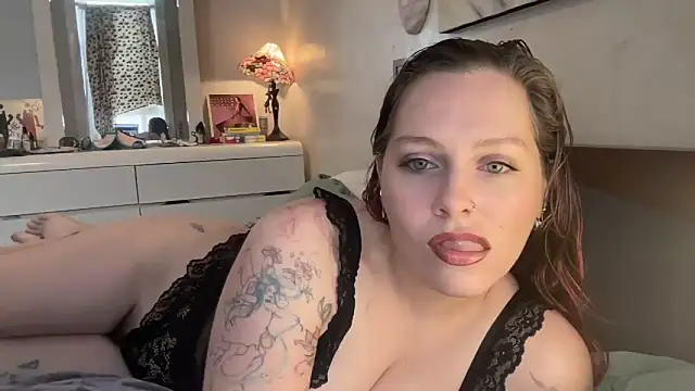 strawberrylemonadexoxo online show from October 29, 2025, 7:04 pm