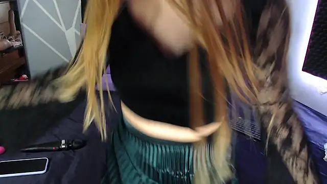 karlamoon23 online show from September 28, 2025, 8:47 pm