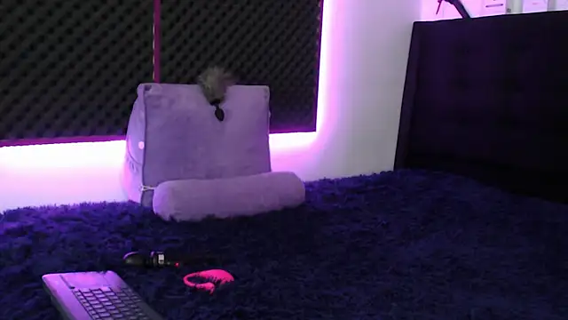 karlamoon23 online show from November 29, 2025, 8:56 pm