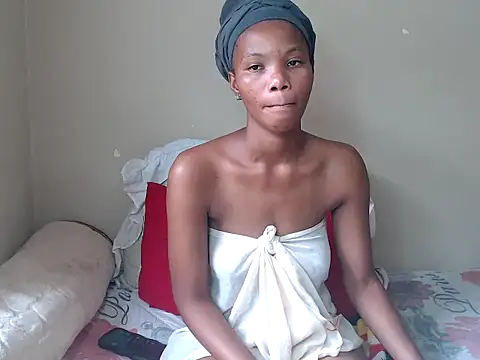  SweetLips  online show from October 7, 2025, 10:01 am