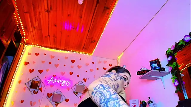 Anny Hurtado online show from September 16, 2025, 7:20 am