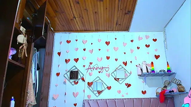 Anny Hurtado online show from October 9, 2025, 8:34 am