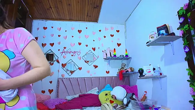 Anny Hurtado online show from October 13, 2025, 9:09 am