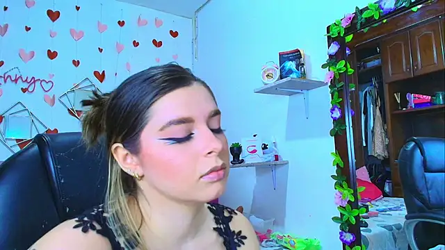 Anny Hurtado online show from October 15, 2025, 7:41 am