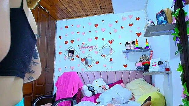 Anny Hurtado online show from November 14, 2025, 5:28 am