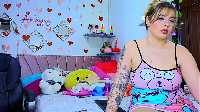 Anny Hurtado online show from November 22, 2025, 6:01 am