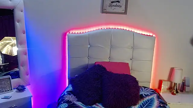 elapetitie online show from October 17, 2025, 3:10 am