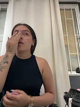 Alyha Cortes online show from November 4, 2025, 12:26 pm