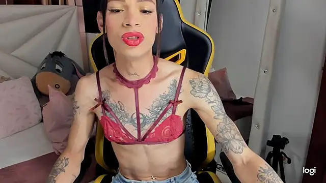 Snapshot of sara_slut21 chatting on December 31, 2024, 5:44 am sara slut21 online show from December 31, 2024, 5:44 am