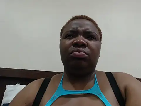 Snapshot of VoluptuousXX5 chatting on September 10, 2025, 4:23 am VoluptuousXX5 online show from September 10, 2025, 4:23 am