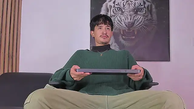 Snapshot of DimitriDeluxe chatting on September 27, 2025, 7:52 pm DimitriDeluxe online show from September 27, 2025, 7:52 pm