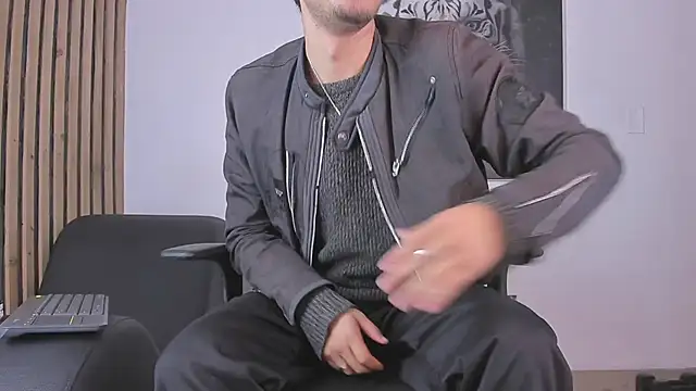 Snapshot of DimitriDeluxe chatting on October 3, 2025, 8:17 pm DimitriDeluxe online show from October 3, 2025, 8:17 pm