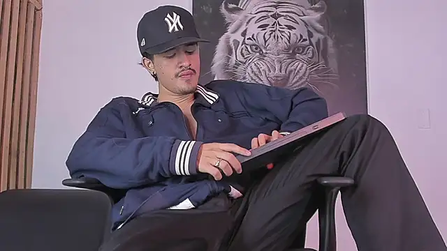 Snapshot of DimitriDeluxe chatting on October 6, 2025, 8:06 pm DimitriDeluxe online show from October 6, 2025, 8:06 pm