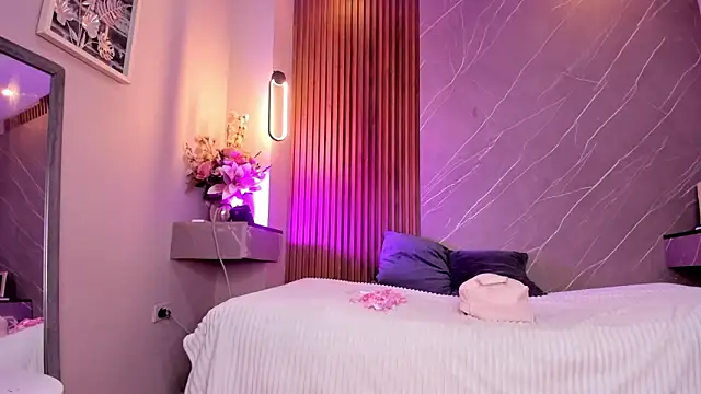 emma  rose1 online show from September 18, 2025, 7:27 pm