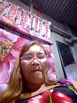 Snapshot of SexyHottMom chatting on October 18, 2025, 1:34 pm SexyHottMom online show from October 18, 2025, 1:34 pm