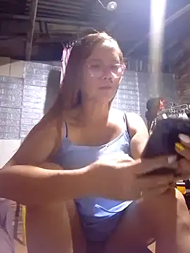 Snapshot of SexyHottMom chatting on October 21, 2025, 12:28 pm SexyHottMom online show from October 21, 2025, 12:28 pm