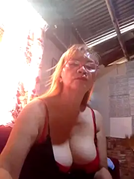 Snapshot of SexyHottMom chatting on November 18, 2025, 11:37 pm SexyHottMom online show from November 18, 2025, 11:37 pm