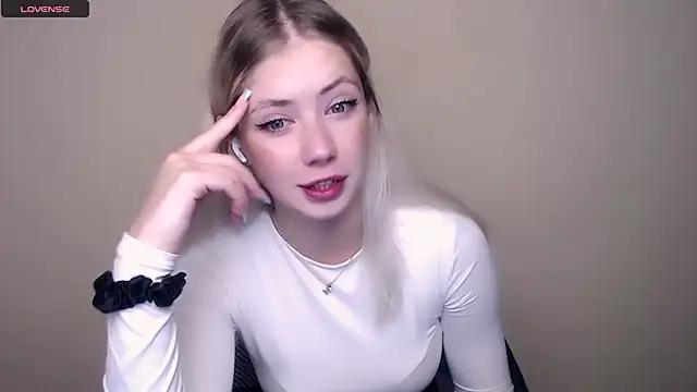 AliceHotty  online show from September 12, 2025, 6:24 am