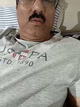 moonflower25 online show from November 8, 2025, 8:07 pm