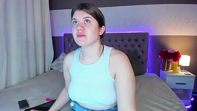 NikkiBustt online show from November 14, 2025, 6:34 am