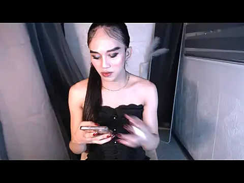 Snapshot of LauraSoHot chatting on November 12, 2025, 11:21 am LauraSoHot online show from November 12, 2025, 11:21 am