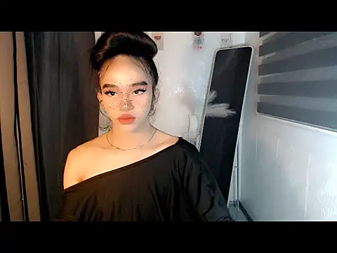 Snapshot of LauraSoHot chatting on November 23, 2025, 1:11 pm LauraSoHot online show from November 23, 2025, 1:11 pm