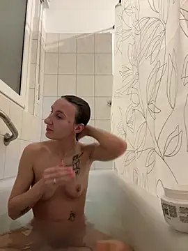 Emilia Mausi online show from November 24, 2025, 8:19 pm