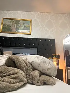 Emilia Mausi online show from December 4, 2025, 8:28 pm