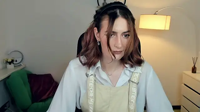 EasterBlink online show from November 25, 2025, 12:49 pm