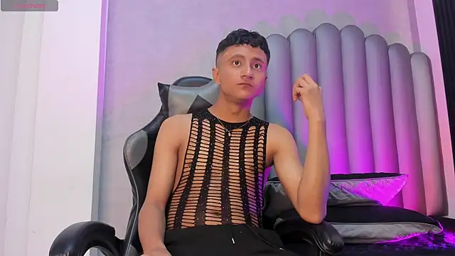 Snapshot of _Leohot_ chatting on October 25, 2025, 3:47 am Leohot online show from October 25, 2025, 3:47 am