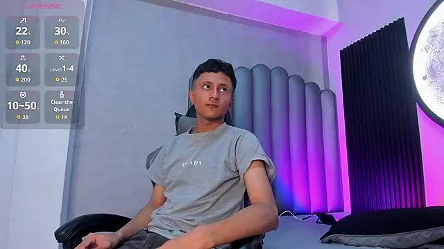 Snapshot of _Leohot_ chatting on October 29, 2025, 3:42 am Leohot online show from October 29, 2025, 3:42 am