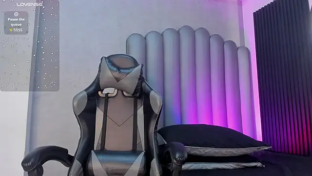 Snapshot of _Leohot_ chatting on November 1, 2025, 3:52 am Leohot online show from November 1, 2025, 3:52 am