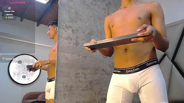 Snapshot of _Leohot_ chatting on November 14, 2025, 3:33 pm Leohot online show from November 14, 2025, 3:33 pm