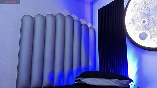 Snapshot of _Leohot_ chatting on November 23, 2025, 3:39 am Leohot online show from November 23, 2025, 3:39 am