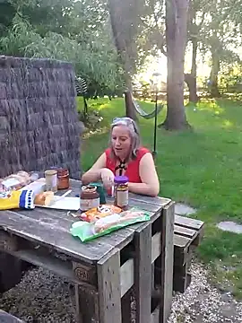 Snapshot of Feelineducentre chatting on September 19, 2025, 3:56 pm Feelineducentre online show from September 19, 2025, 3:56 pm