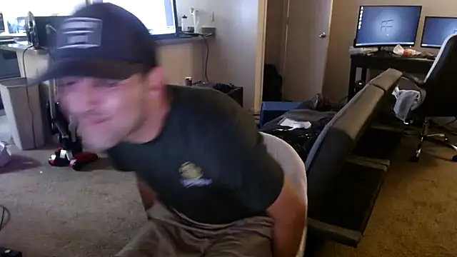 Snapshot of TypicalDepot5 chatting on October 4, 2025, 12:14 pm TypicalDepot5 online show from October 4, 2025, 12:14 pm