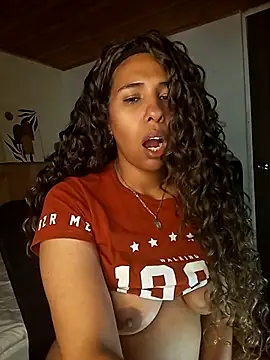 IVONNE COLLINS33 online show from November 4, 2025, 12:54 am