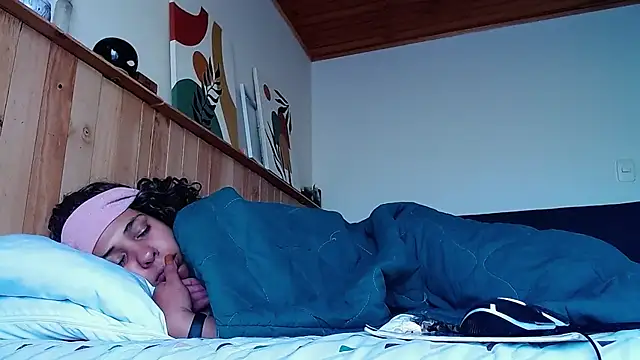 IVONNE COLLINS33 online show from November 8, 2025, 9:24 pm