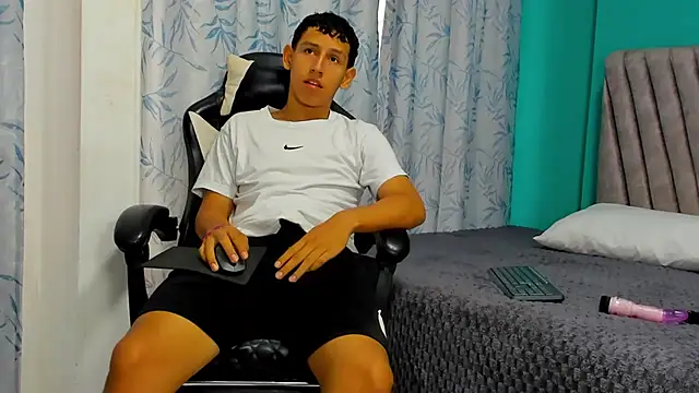 Snapshot of Felipe_Gonzales chatting on September 23, 2025, 12:41 pm Felipe Gonzales online show from September 23, 2025, 12:41 pm