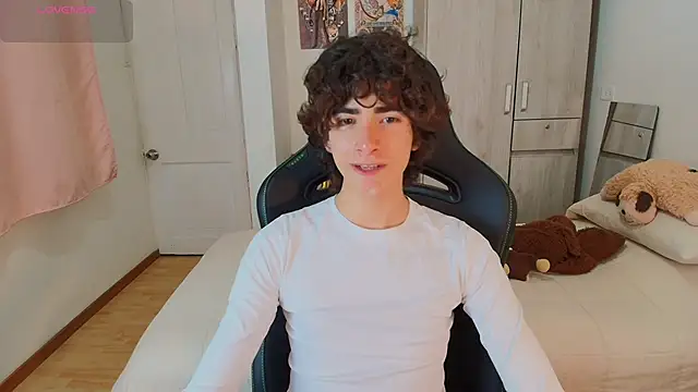 Snapshot of Nude_Boy18 chatting on December 16, 2025, 2:27 am Nude Boy18 online show from December 16, 2025, 2:27 am